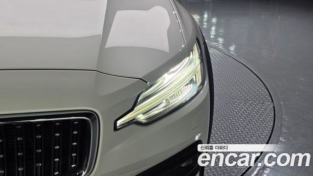Volvo V60 2019 — photo 8