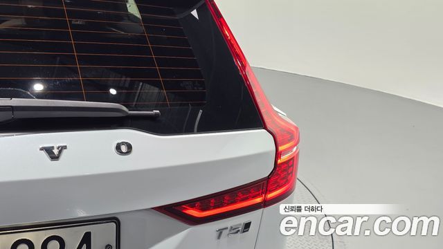 Volvo V60 2019 — photo 9