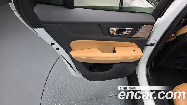 Volvo V60 2019 — photo 15