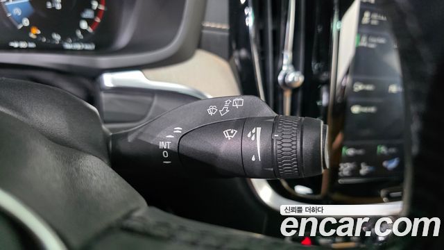 Volvo V60 2019 — photo 27