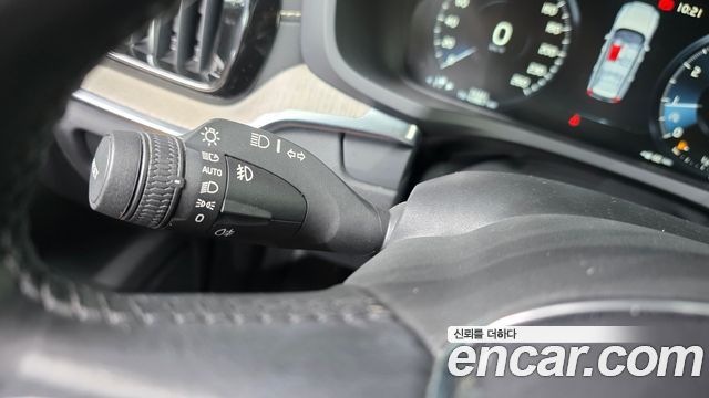 Volvo V60 2019 — photo 28