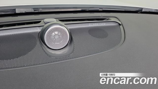 Volvo V60 2019 — photo 31