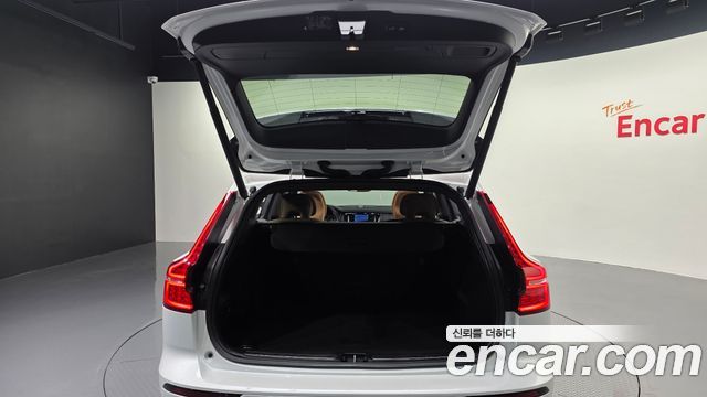 Volvo V60 2019 — photo 34