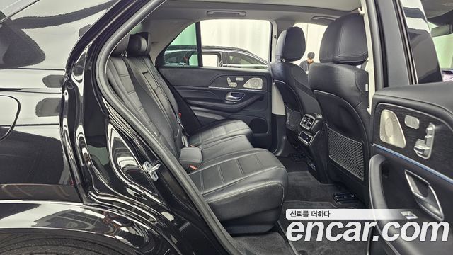 Mercedes-Benz GLE-Class 2023 — photo 17