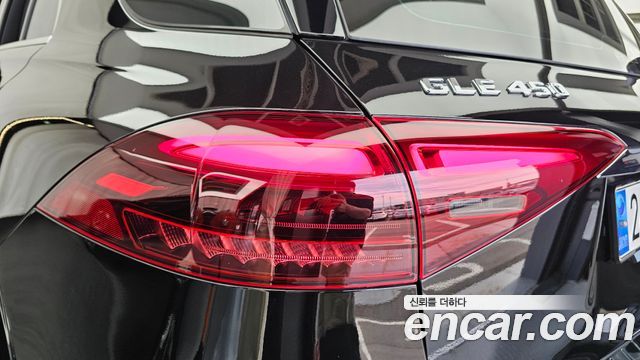 Mercedes-Benz GLE-Class 2023 — photo 9