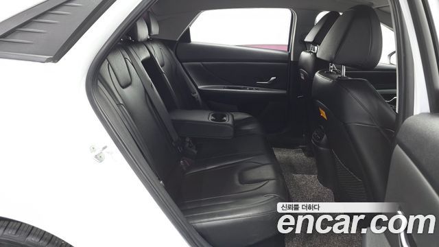Hyundai AVANTE 2023 — photo 18