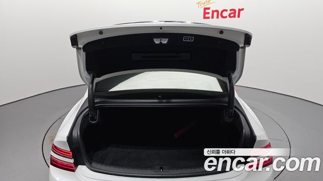 Genesis G80 2022 — photo 26