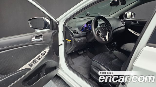 Hyundai Accent 2015 — photo 12