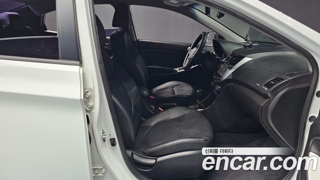 Hyundai Accent 2015 — photo 16