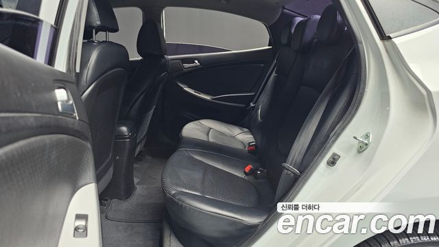 Hyundai Accent 2015 — photo 17