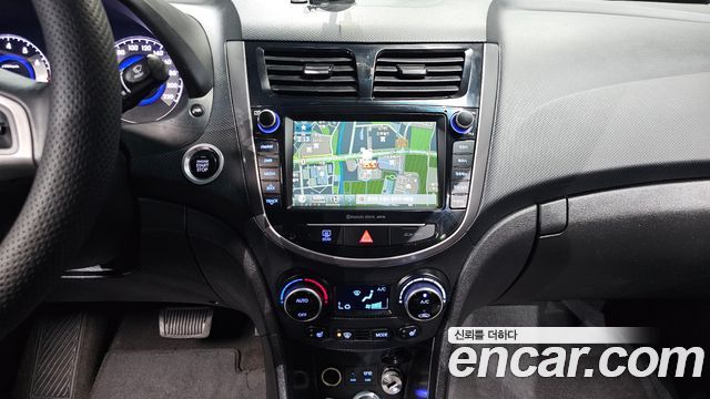 Hyundai Accent 2015 — photo 19