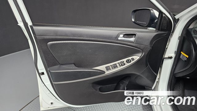 Hyundai Accent 2015 — photo 13