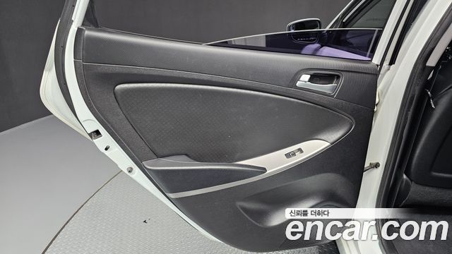 Hyundai Accent 2015 — photo 14