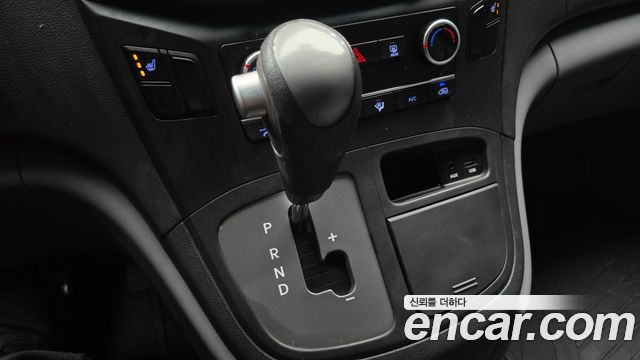 Hyundai Starex 2017 — photo 9