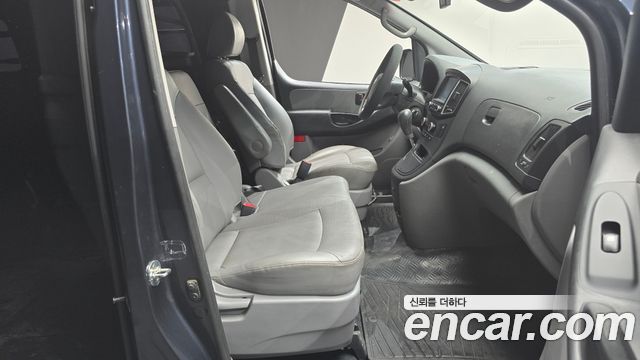 Hyundai Starex 2017 — photo 11