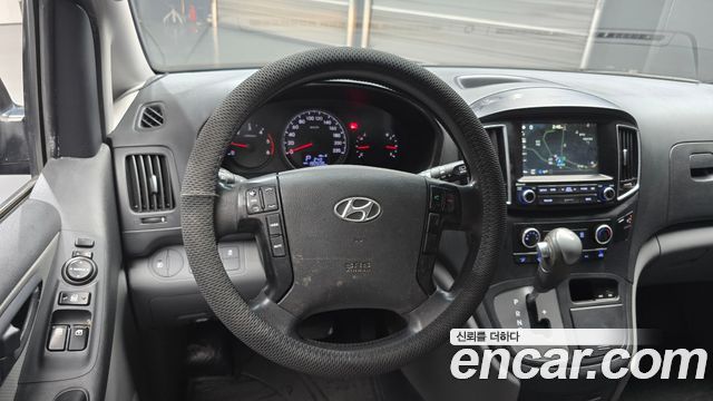 Hyundai Starex 2017 — photo 12
