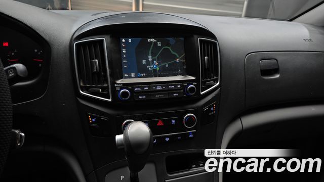Hyundai Starex 2017 — photo 13