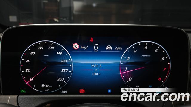 Mercedes-Benz E-Class 2025 — photo 8