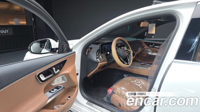 Mercedes-Benz E-Class 2025 — photo 10