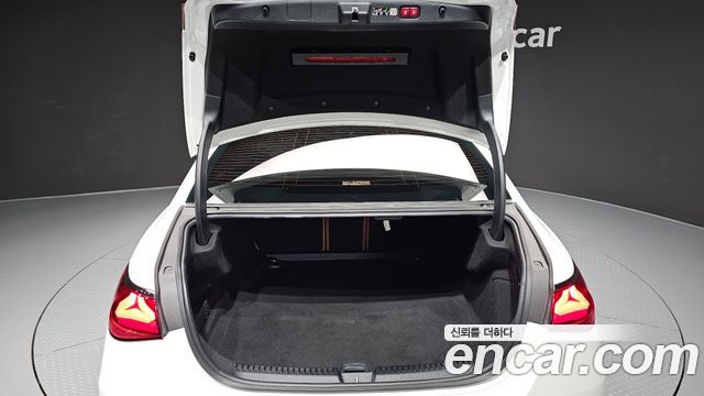 Mercedes-Benz E-Class 2025 — photo 20