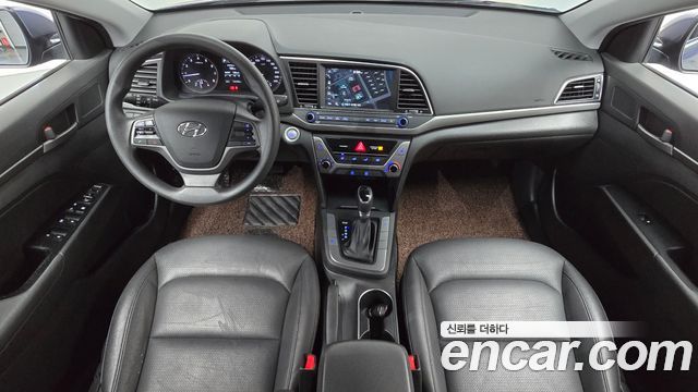 Hyundai AVANTE 2018 — photo 10