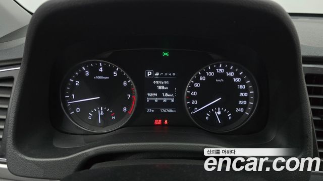 Hyundai AVANTE 2018 — photo 11