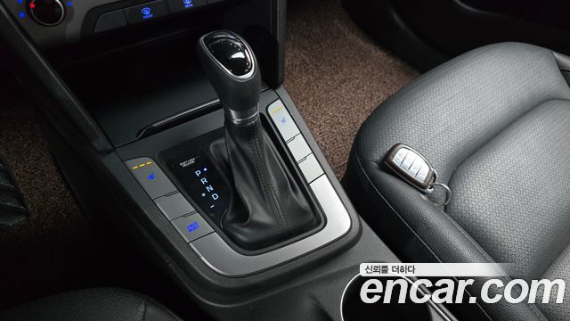Hyundai AVANTE 2018 — photo 12
