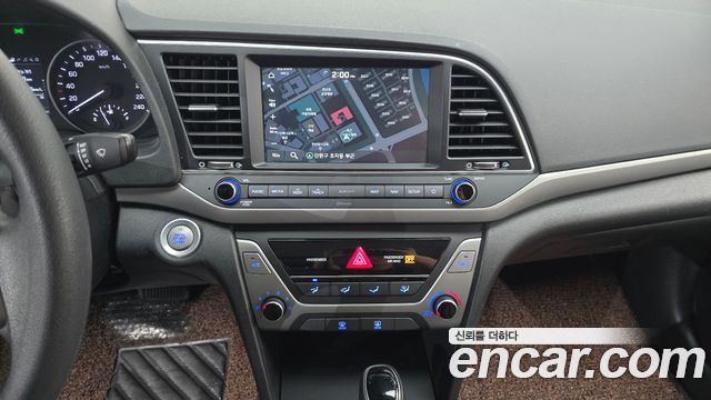 Hyundai AVANTE 2018 — photo 18