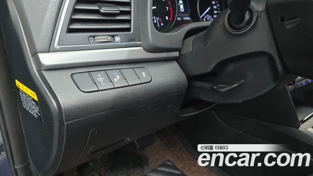 Hyundai AVANTE 2018 — photo 24