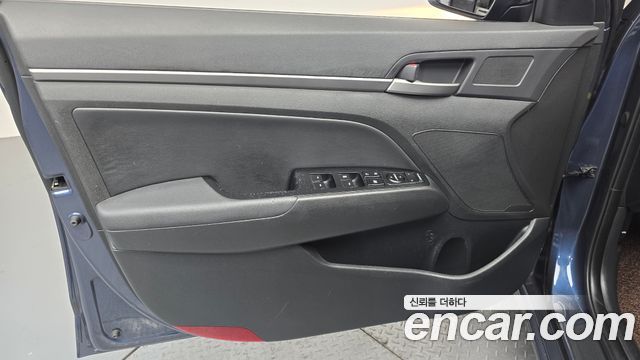 Hyundai AVANTE 2018 — photo 14