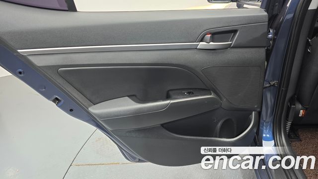 Hyundai AVANTE 2018 — photo 15
