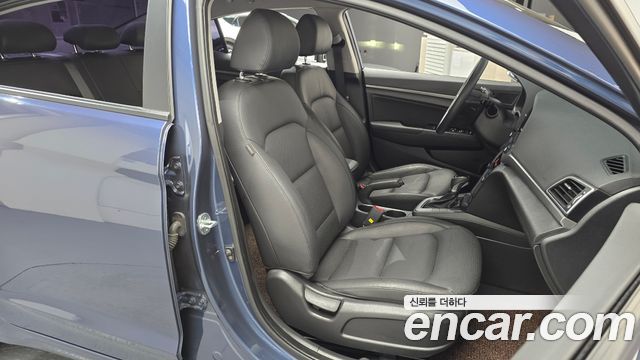 Hyundai AVANTE 2018 — photo 16