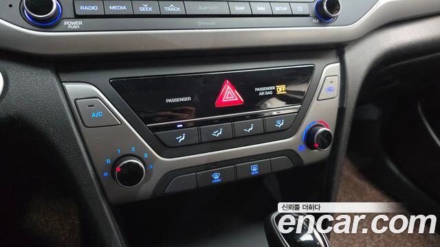 Hyundai AVANTE 2018 — photo 28