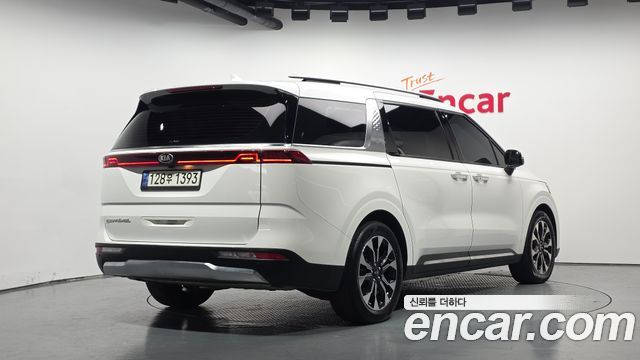 Kia Canival 2021 — photo 2