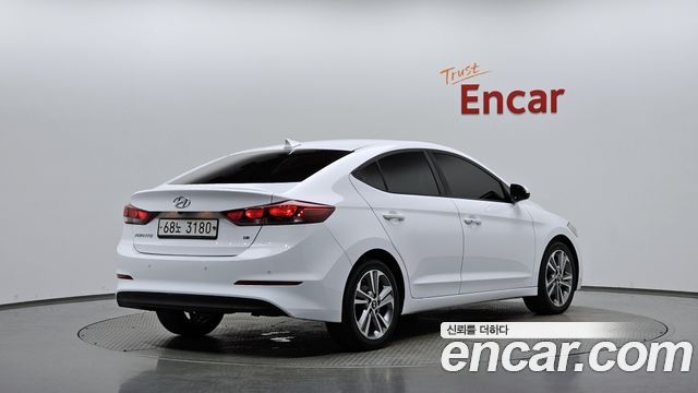 Hyundai AVANTE 2018 — photo 2