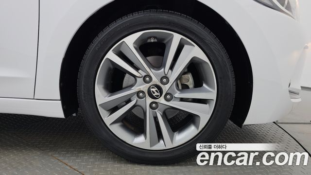 Hyundai AVANTE 2018 — photo 5