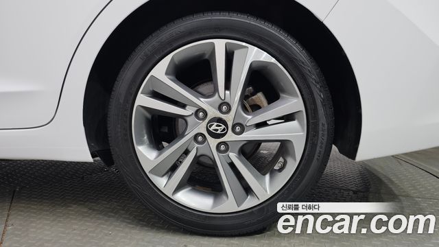 Hyundai AVANTE 2018 — photo 7
