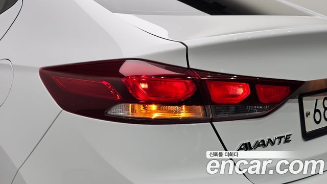 Hyundai AVANTE 2018 — photo 9