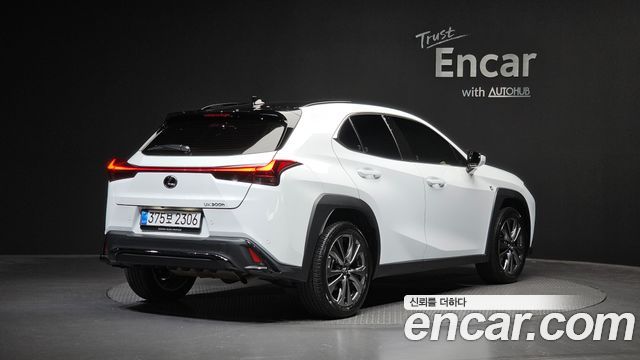 Lexus UX 2026 — photo 2