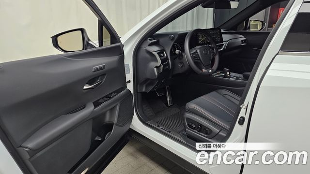 Lexus UX 2026 — photo 13