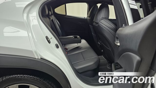 Lexus UX 2026 — photo 17