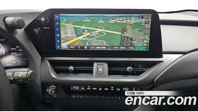 Lexus UX 2026 — photo 18
