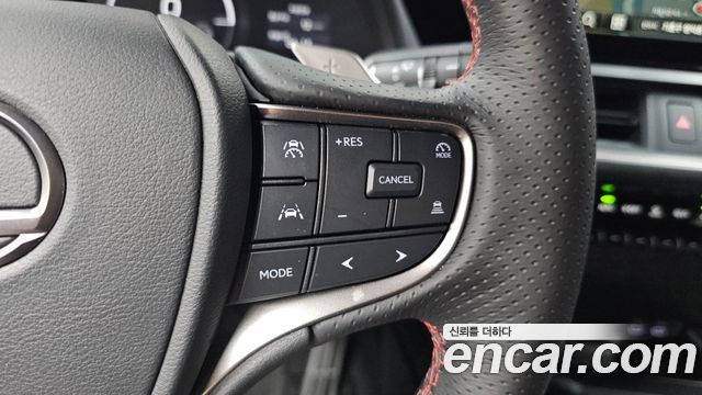 Lexus UX 2026 — photo 21