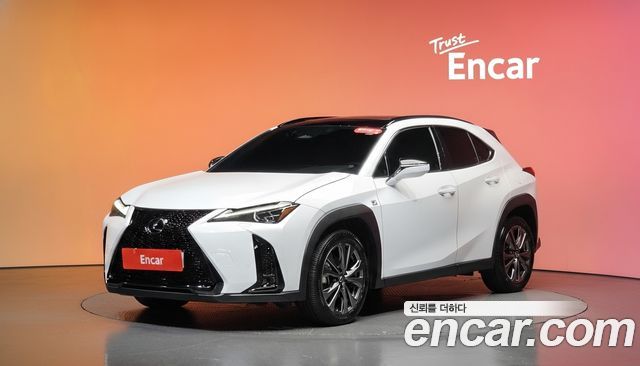 Lexus UX 2026 — photo 1