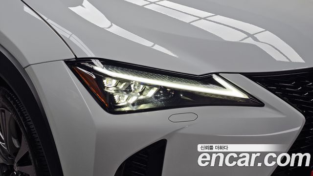Lexus UX 2026 — photo 8