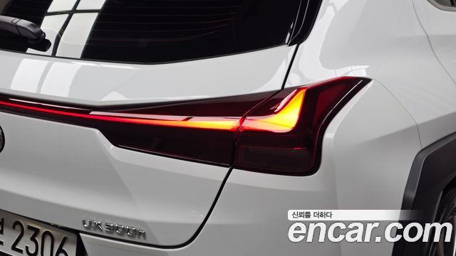 Lexus UX 2026 — photo 9