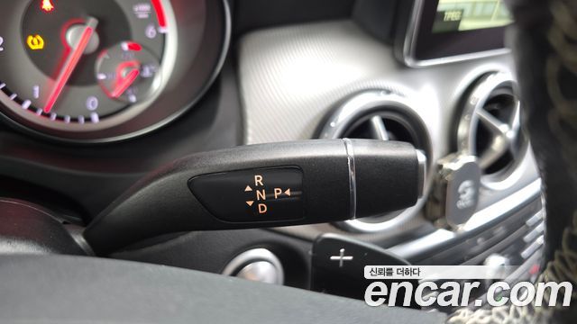 Mercedes-Benz GLA-Class 2016 — photo 9