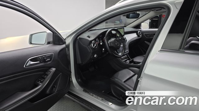 Mercedes-Benz GLA-Class 2016 — photo 10