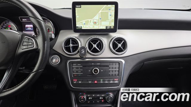 Mercedes-Benz GLA-Class 2016 — photo 12