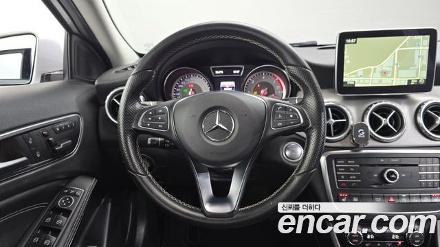 Mercedes-Benz GLA-Class 2016 — photo 13